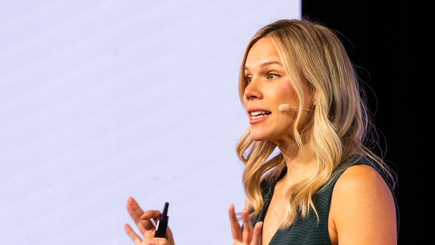 061325_amandagoetz_2 - Showit Amanda Ghetz speaking to small business owners.