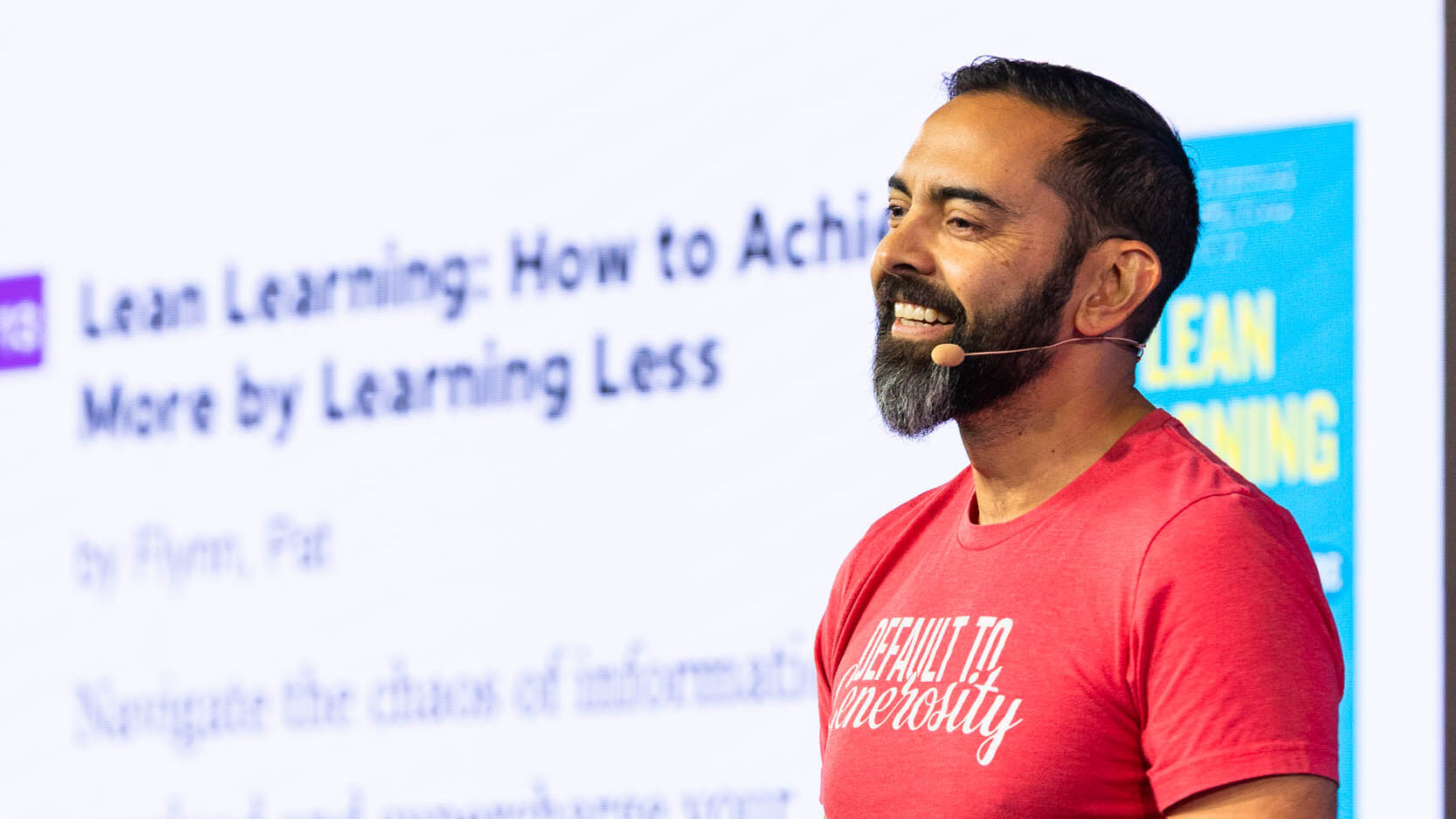 732A5499-web - Showit Pat Flynn speaking to small business owners.