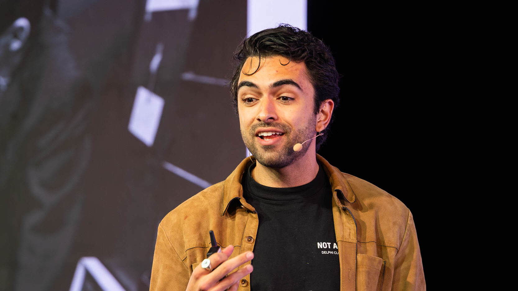 732A6439-Enhanced-NR-web - Showit Dara Ladjevardian speaking to small business owners.