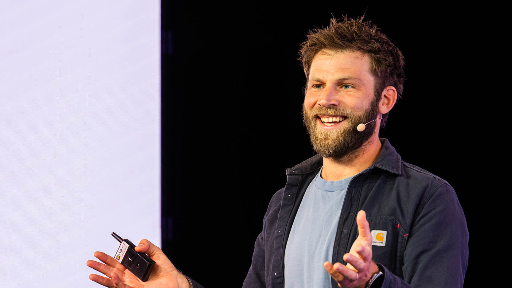 732A6510-Enhanced-NR-web - Showit Tristan De Montebello speaking to small business owners.